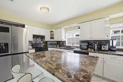 564 NW 55th Street, Boca Raton, FL 33487 - Photo 11