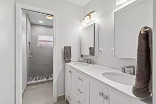 10027 Ramblewood Dr, Coral Springs, FL 33071 - Photo 17