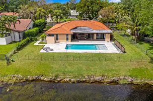 10027 Ramblewood Dr, Coral Springs, FL 33071 - Photo 19