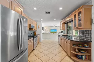 10027 Ramblewood Dr, Coral Springs, FL 33071 - Photo 9