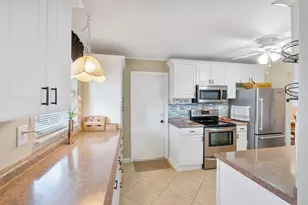 1810 SW 18th St, Boynton Beach, FL 33426 - Photo 11