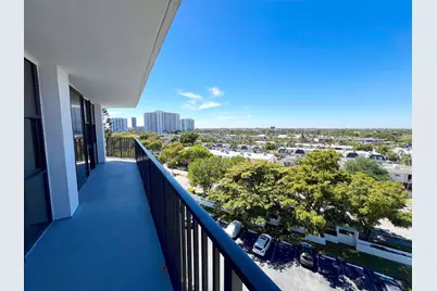 1000 Parkview Drive #831, Hallandale Beach, FL 33009 - Photo 27
