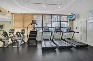 1000 Parkview Dr, Hallandale Beach, FL 33009 - Photo 15