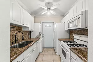 200 SW 7th St, Boca Raton, FL 33432 - Photo 5