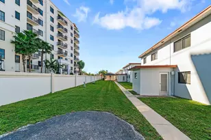 200 SW 7th St, Boca Raton, FL 33432 - Photo 25