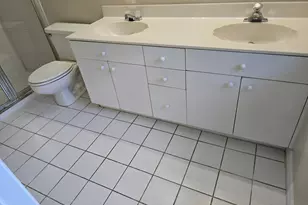 2601 SE Creston Ln, Port Saint Lucie, FL 34952 - Photo 9