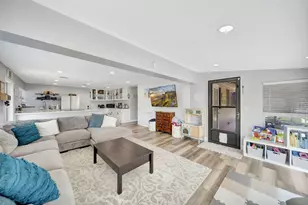 831 NW 39th St, Oakland Park, FL 33309 - Photo 11