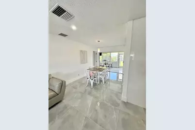 811 SW 18th Court, Boynton Beach, FL 33426 - Photo 7