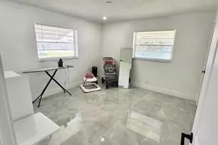 811 SW 18th Ct, Boynton Beach, FL 33426 - Photo 11