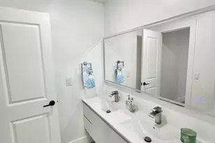 811 SW 18th Ct, Boynton Beach, FL 33426 - Photo 9