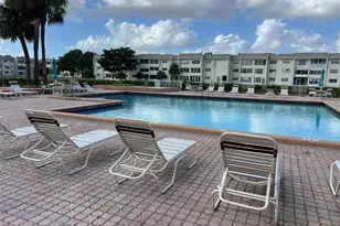 8135 Sunrise Lakes Blvd, Sunrise, FL 33322 - Photo 11