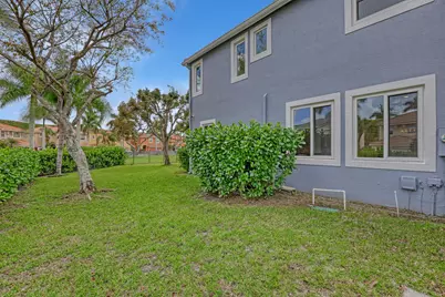 9022 Dupont Place, Wellington, FL 33414 - Photo 13