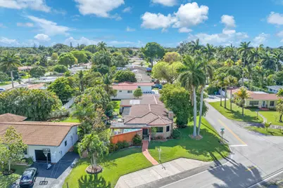 11490 W Biscayne Canal Road, Miami, FL 33161 - Photo 27