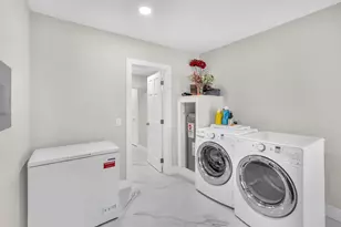 11490 W Biscayne Canal Rd, Miami, FL 33161 - Photo 25