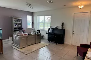 7401 NW Farnsworth Circle NW, Port Saint Lucie, FL 34987 - Photo 5