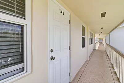 142 Norwich F, West Palm Beach, FL 33417 - Photo 3