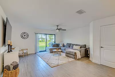 5007 Woods Edge Circle, Riviera Beach, FL 33410 - Photo 9
