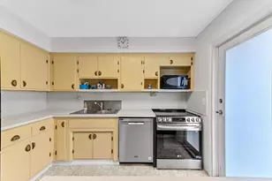 1727 NE 37th St, Oakland Park, FL 33334 - Photo 9