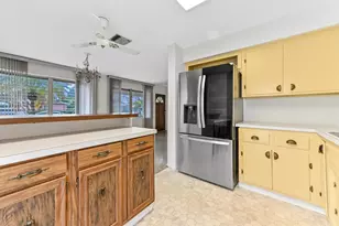 1727 NE 37th St, Oakland Park, FL 33334 - Photo 7