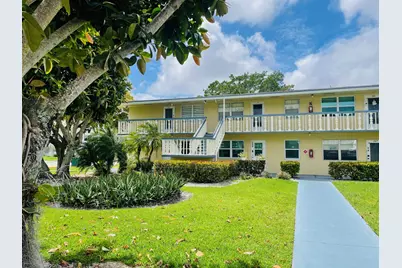 277 Chatham N, West Palm Beach, FL 33417 - Photo 1