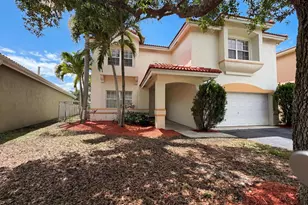 73 Gables Blvd, Weston, FL 33326 - Photo 1