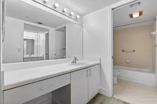 900 SW 142nd Ave, Pembroke Pines, FL 33027 - Photo 17