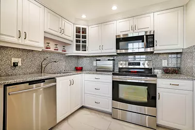 575 Oaks Lane #703, Pompano Beach, FL 33069 - Photo 13
