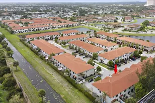 1004 Sweet Briar Ln, Riviera Beach, FL 33410 - Photo 23