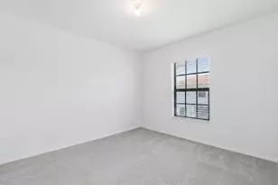 1004 Sweet Briar Ln, Riviera Beach, FL 33410 - Photo 17