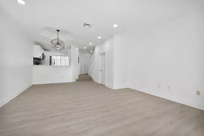 8300 NW 10th Street, Miami, FL 33126 - Photo 9