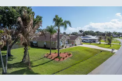 2025 SE Allamanda Drive, Port Saint Lucie, FL 34952 - Photo 9