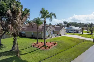 2025 SE Allamanda Dr, Port Saint Lucie, FL 34952 - Photo 9