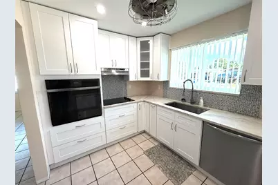 8881 NW 11th Street, Pembroke Pines, FL 33024 - Photo 19