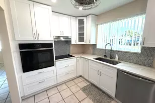 8881 NW 11th St, Pembroke Pines, FL 33024 - Photo 19