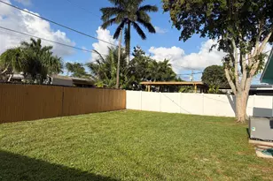 8881 NW 11th St, Pembroke Pines, FL 33024 - Photo 25