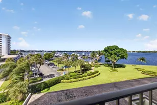 136 Lakeshore Dr, North Palm Beach, FL 33408 - Photo 1