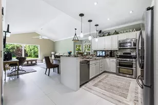 10114 Hunt Club Ln, Palm Beach Gardens, FL 33418 - Photo 5