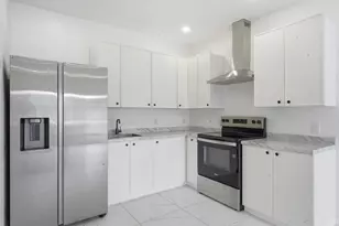 340 SW 11th Ave, Hallandale Beach, FL 33009 - Photo 3