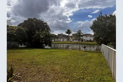 1820 NW 78th Avenue, Pembroke Pines, FL 33024 - Photo 11