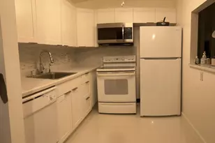 700 Village Green Ct, Palm Springs, FL 33461 - Photo 9