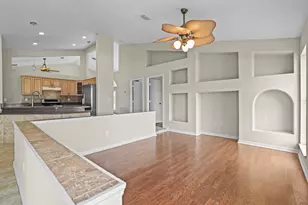 2001 SW Salvatierra Blvd, Port Saint Lucie, FL 34987 - Photo 9