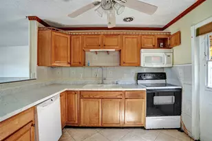 1560 NE 31st Ct, Pompano Beach, FL 33064 - Photo 9