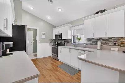10387 Lexington Circle S, Boynton Beach, FL 33436 - Photo 13