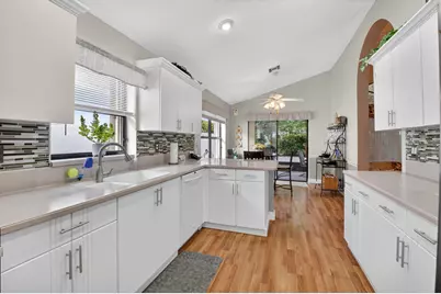 10387 Lexington Circle S, Boynton Beach, FL 33436 - Photo 15