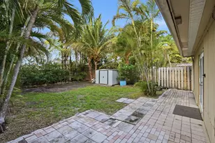 1402 NE 32nd St, Oakland Park, FL 33334 - Photo 27