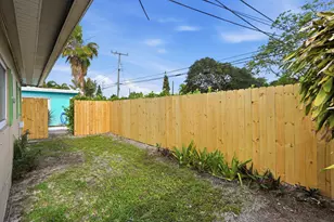 1402 NE 32nd St, Oakland Park, FL 33334 - Photo 25