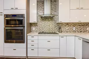 2319 NE 16th Ave, Wilton Manors, FL 33305 - Photo 25