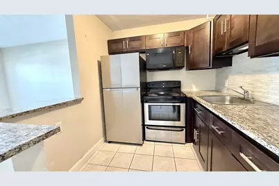 79 Lyndhurst D, Deerfield Beach, FL 33442 - Photo 3