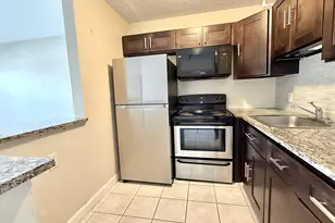 79 Lyndhurst D, Deerfield Beach, FL 33442 - Photo 3