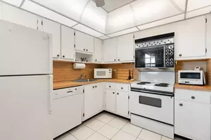 545 Oaks Ln, Pompano Beach, FL 33069 - Photo 9